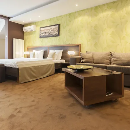 לינה וארוחת בוקר Boutique House
