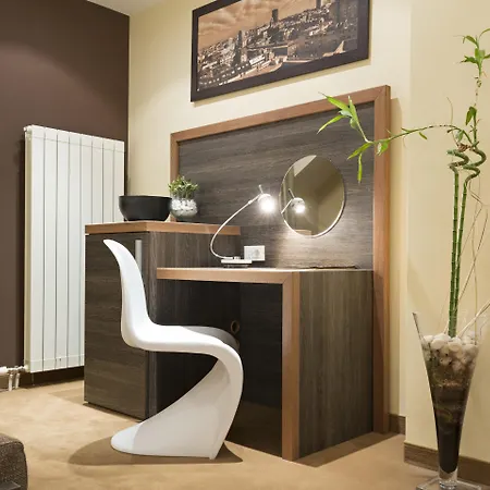 Boutique House לינה וארוחת בוקר 4*