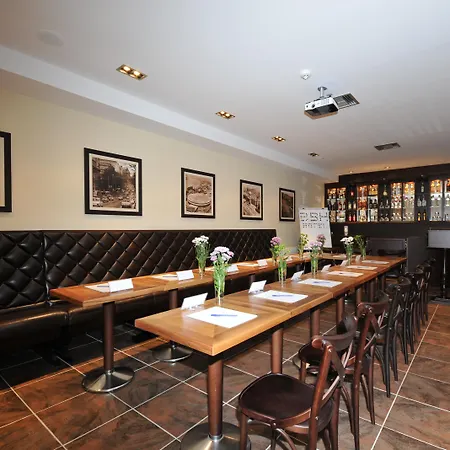 Boutique House לינה וארוחת בוקר 4*