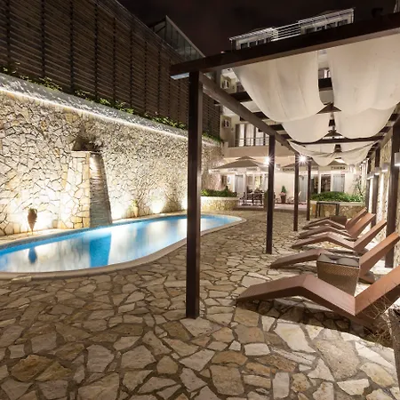 לינה וארוחת בוקר Boutique House 4*