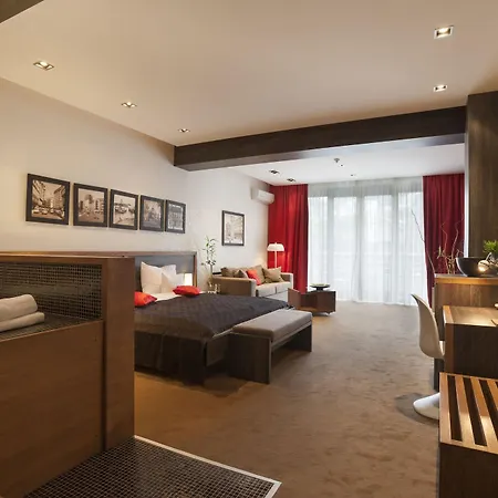 Boutique House לינה וארוחת בוקר 4*
