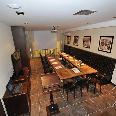 Boutique House לינה וארוחת בוקר 4*