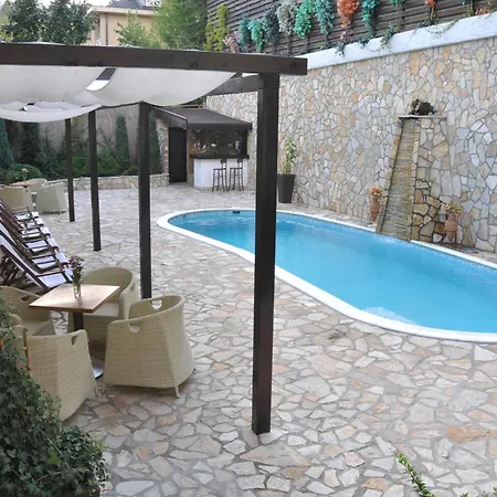 לינה וארוחת בוקר Boutique House 4*