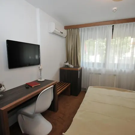 Boutique House לינה וארוחת בוקר 4*