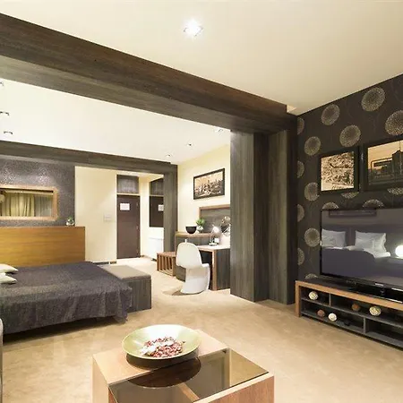 לינה וארוחת בוקר Boutique House 4*